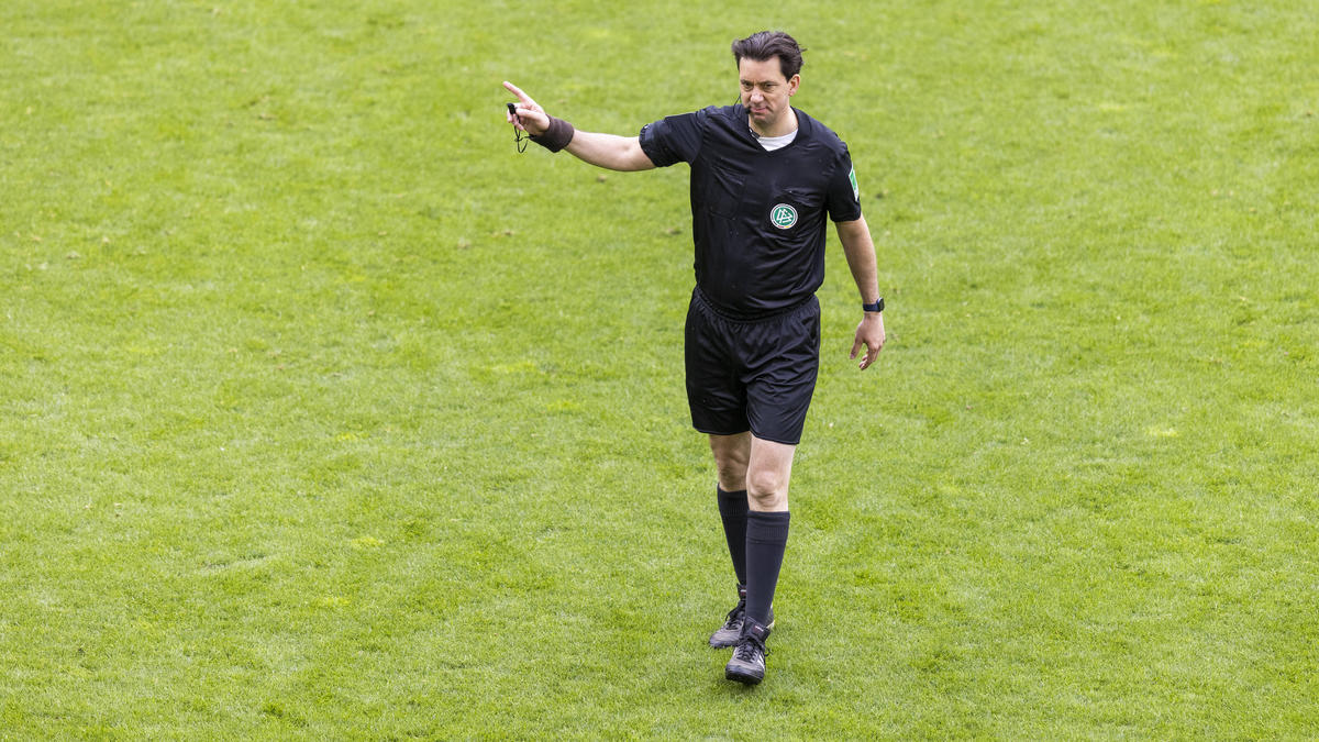 Der ehemalige Schiedsrichter Manuel Gräfe kritisiert die Leistung seines früheren Kollegen Tobias Stieler