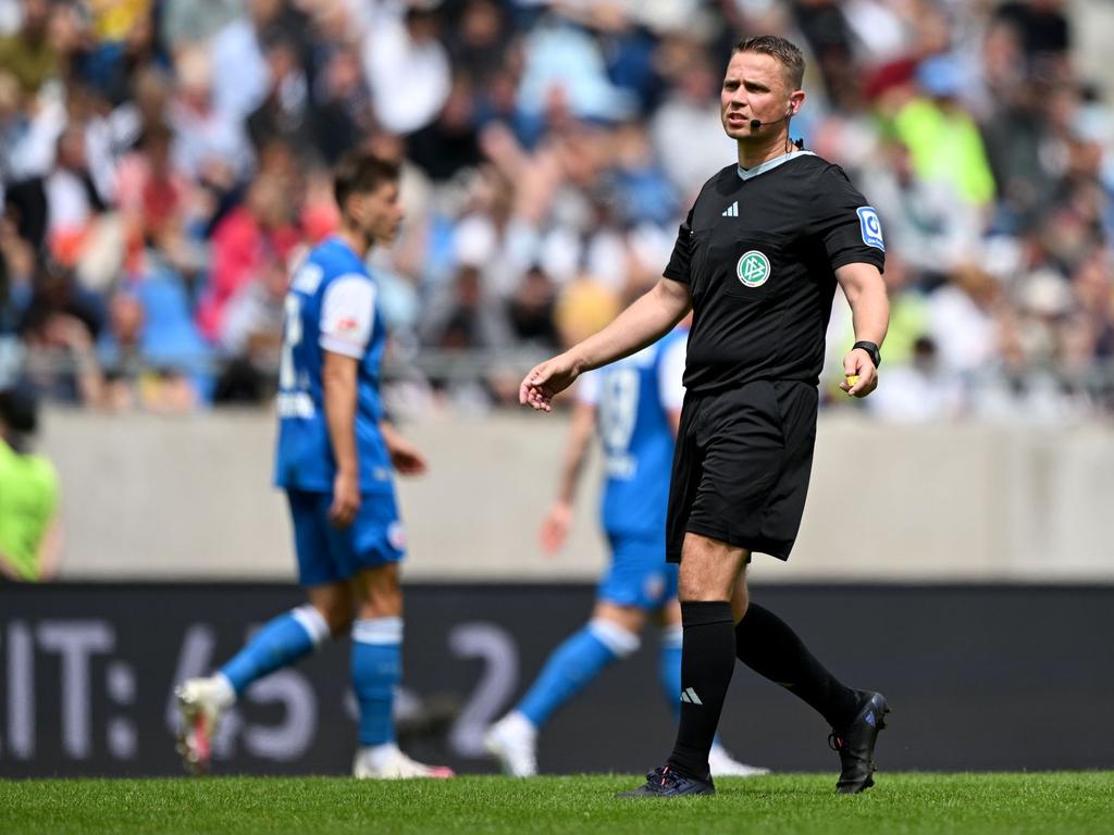 Pfiff das Zweitliga-Spiel zwischen Elversberg und Hansa Rostock: Schiedsrichter Robert Kampka Pfiff das Zweitliga-Spiel zwischen Elversberg und Hansa Rostock: Schiedsrichter Robert Kampka