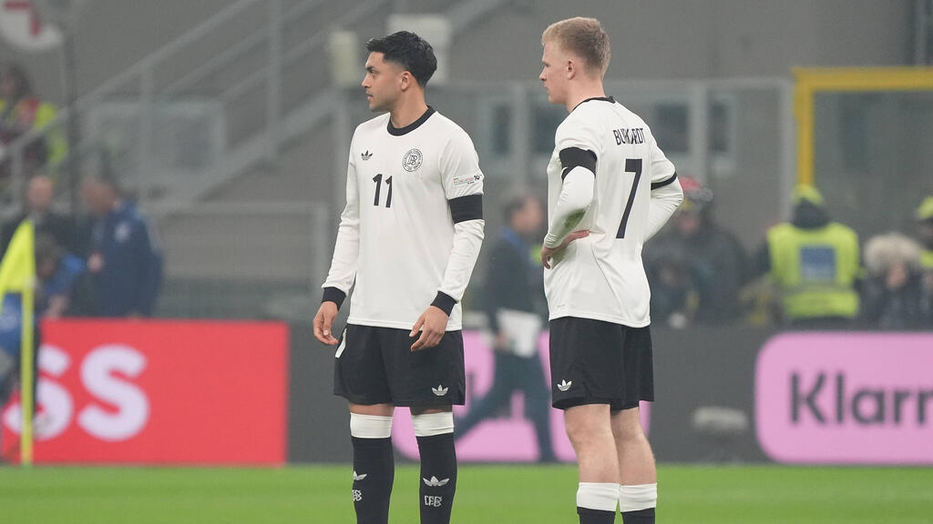 Jonathan Burkardt (r.) steht bei Bayer Leverkusen und Eintracht Frankfurt auf der Liste Jonathan Burkardt (r.) steht bei Bayer Leverkusen und Eintracht Frankfurt auf der Liste