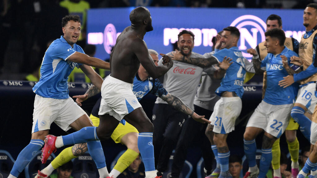 Romelu Lukaku (ohne Trikot) traf vorentscheidend zum 2:0 für Napoli Romelu Lukaku (ohne Trikot) traf vorentscheidend zum 2:0 für Napoli