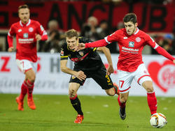 Jairo (dcha.), que marcó dos goles la semana pasada, no pudo brillar ante el Stuttgart. (Foto: Getty)
