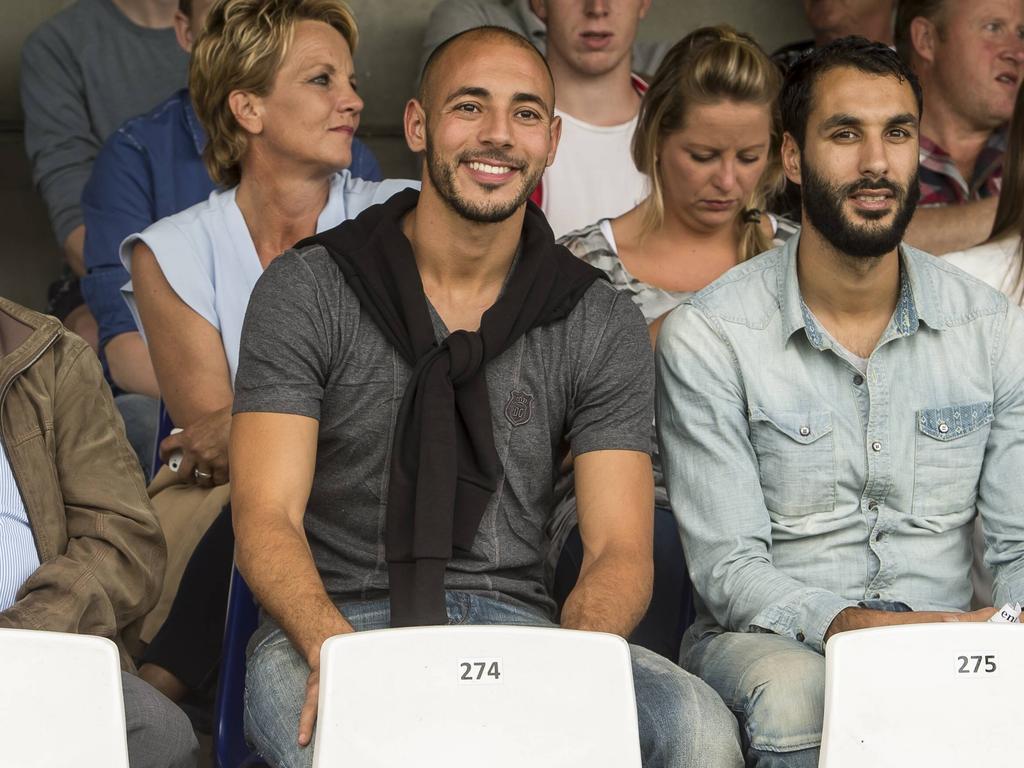 Nordin Amrabat is toeschouwer bij de oefenwedstrijd tussen SDC Putten en FC Utrecht. Hij is aanwezig voor zijn broertje, Sofyan Amrabat, speler van de Domstedelingen. (26-06-2015)