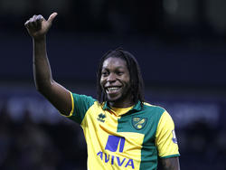 Dieumerci Mbokani kan lachen tijdens het competitieduel West Bromwich Albion - Norwich City (19-03-2016).