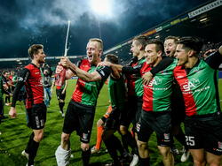 Uiteraard gaan de spelers van NEC spelen met drank na de gewonnen wedstrijd tegen Sparta. De Nijmegenaren worden na de 1-0 overwinning kampioen van de Jupiler League. (03-04-2015)