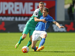 Bremens Maik Lukowicz (l.) spielt nun für Hansa Rostock