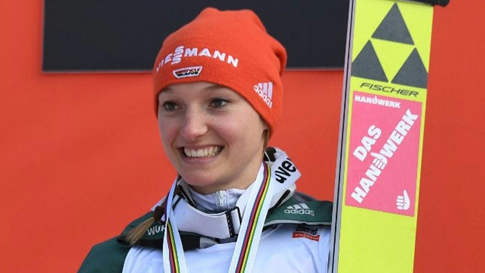 Katharina Althaus ist Sportlerin des Monats Dezember Katharina Althaus ist Sportlerin des Monats Dezember