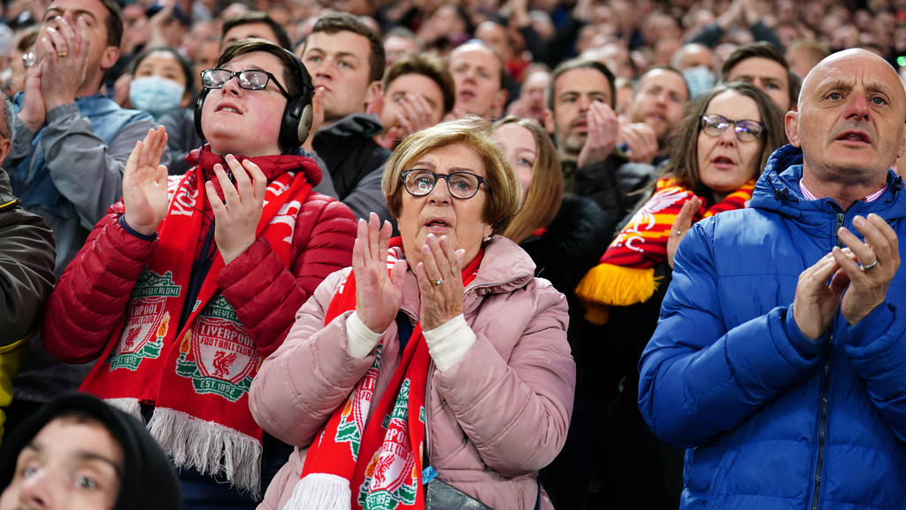 Liverpool fans show support for grieving Ronaldo