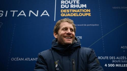 Segler Charles Caudrelier hat die Route du Rhum mit einer Rekordzeit gewonnen
