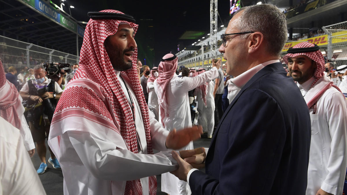 Saudi-Arabiens Kronprinz Mohammed bin Salman (l.) und Formel-1-Boss Stefano Domenicali