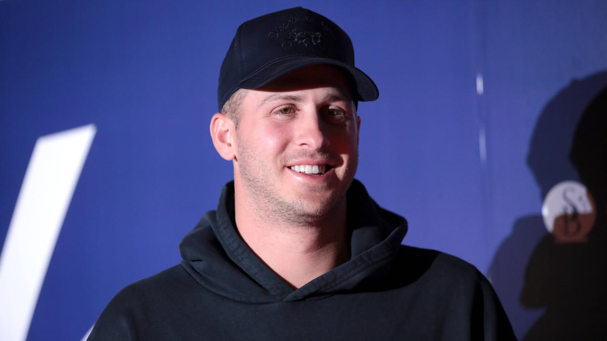 BREAKING NEWS : NFL star Jared Goff – has just moved many people when he quietly built a comfortable and fully equipped canteen for 1,200 students at an orphanage in his hometown. Detail in comment 👇👇👇 - criss