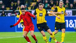 Nico Schlotterbeck (m.) im Spiel BVB vs. FC Bayern