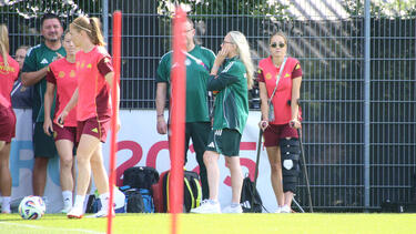 Nach ihrem EM-Aus Trainingsgast auf der Bank: Giulia Gwinn