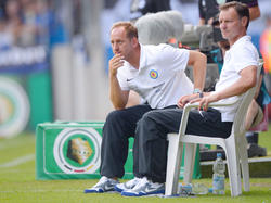 Braunschweigs Trainer Torsten Lieberknecht (l.) und sein Co-Trainer Darius Scholtysik