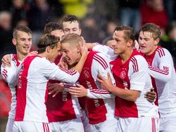 Ajax juicht nadat Vince Gino Dekker het team op een 1-0 voorsprong heeft gezet tijdens het UEFA Youth League-duel met Sevilla FC. (09-02-2016)