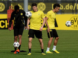 Einst zusammen beim BVB am Ball: Pierre-Emerick Aubameyang (r.) und Robert Lewandowski (M.)