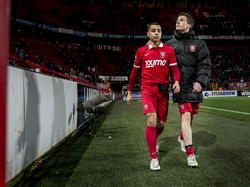 FC Twente-spelers Bilal Ould-Chikh (l.) en Hidde ter Avest druipen af na de 1-3 nederlaag tegen Excelsior. (08-02-2015)