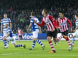 Luuk de Jong viert het scoren van de 3-4 tijdens het competitieduel De Graafschap - PSV. (31-10-2015)