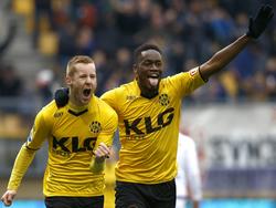 Mike van Duinen (l.) en Maecky Ngombo (r.) vieren een treffer tijdens het competitieduel Roda JC Kerkrade - Vitesse (06-03-2016).