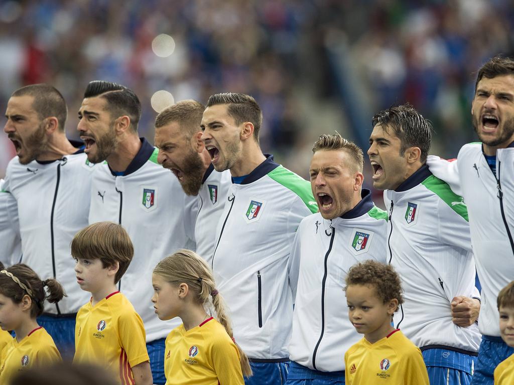 Voller Leidenschaft singen Italiens Fußballer vor jedem Länderspiel ihre Hymne.