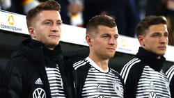 Toni Kroos (M.) erlebt eine schwierige Saison