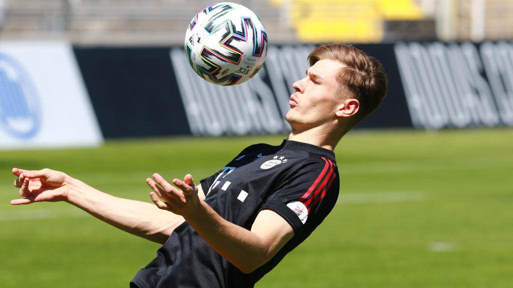 Lenn Jastremski hat beim FC Bayern verlängert