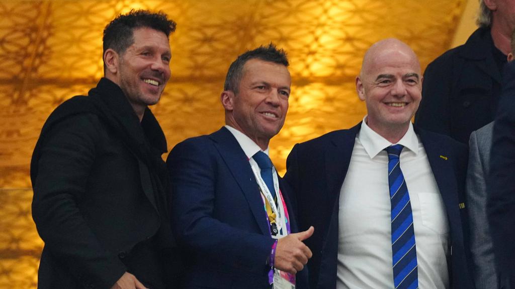 Lothar Matthäus (M.) besuchte die Fußball-WM in Katar vor Ort im Stadion