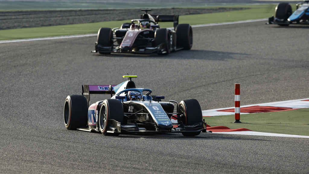 Formel-2-Newcomer-verschenkt-Sieg