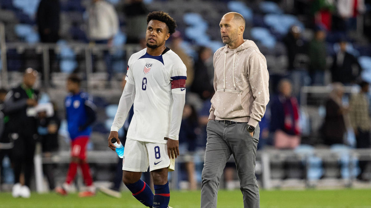 US-Nationalcoach Gregg Berhalter (rechts) hält große Stücke auf das DFB-Team