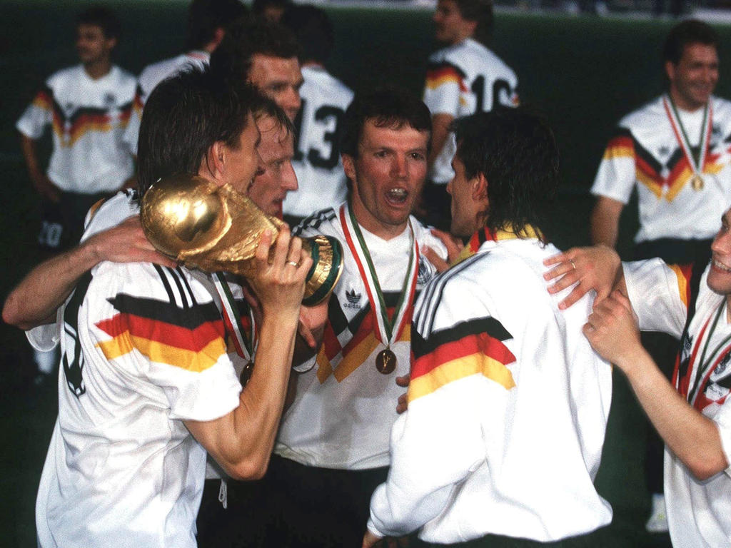 Lothar Matthäus (M.) und Co. feierten 1990 den WM-Titel