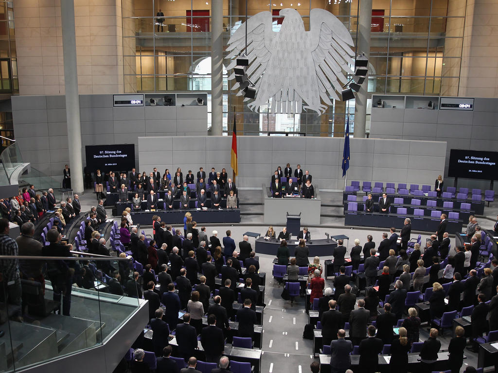 Der Bundestag beschäftigt sich mit der WM-2006-Affäre