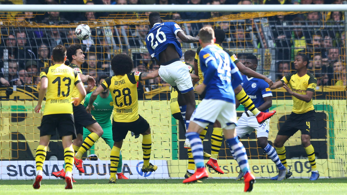 Beim 2:1 durch Salif Sané sahen vier BVB-Spieler tatenlos zu Beim 2:1 durch Salif Sané sahen vier BVB-Spieler tatenlos zu
