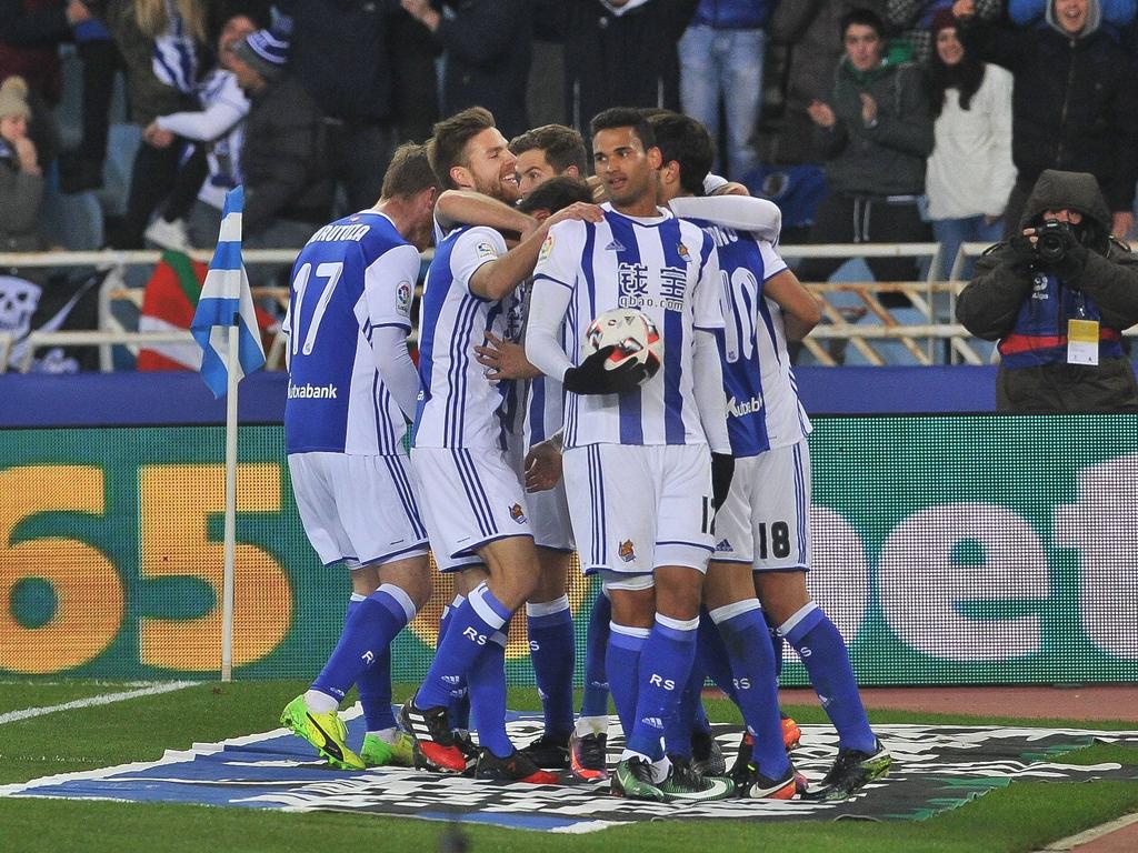 La Real Sociedad celebra el golazo de Oyarzabal en la segunda mitad. (Foto: Imago)