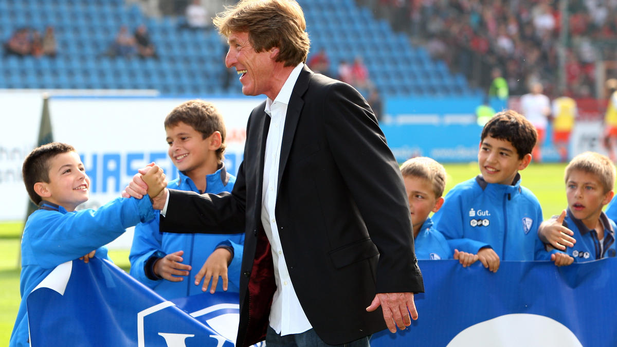 VfL Bochum: Fans singen zum 70. von Michael "Ata" Lameck