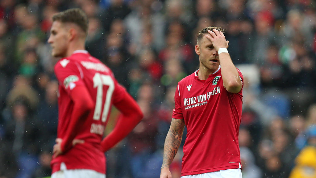 Hannover 96 Vs Darmstadt 1 2 Lilien Und Der Schiri Rucken