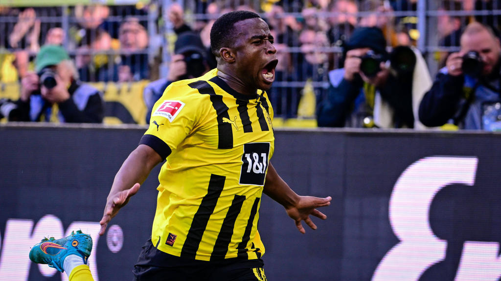Youssoufa Moukoko köpfte sich am Samstag zum Derbyhelden des BVB Youssoufa Moukoko köpfte sich am Samstag zum Derbyhelden des BVB