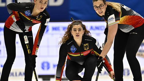 Die deutschen Curling-Frauen dürfen weiter vom WM-Titel träumen