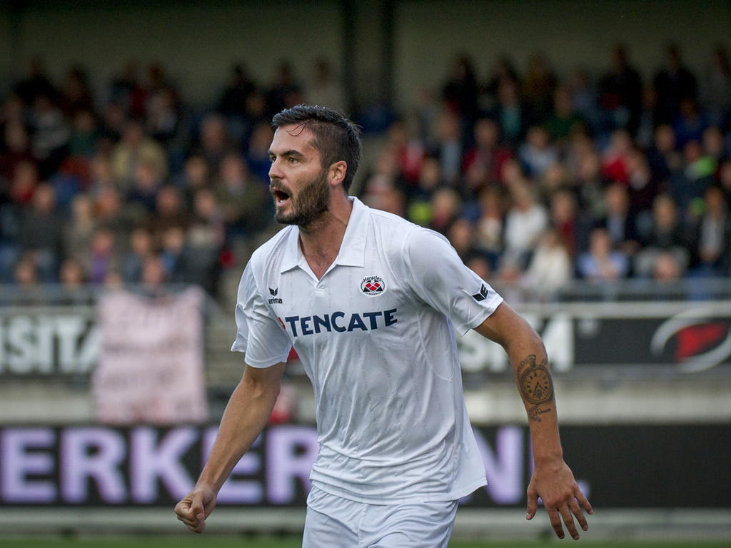 Denni Avdić kan juichen nadat hij tijdens het competitieduel Excelsior - Heracles Almelo heeft gescoord voor laatstgenoemde club. (30-08-2014)