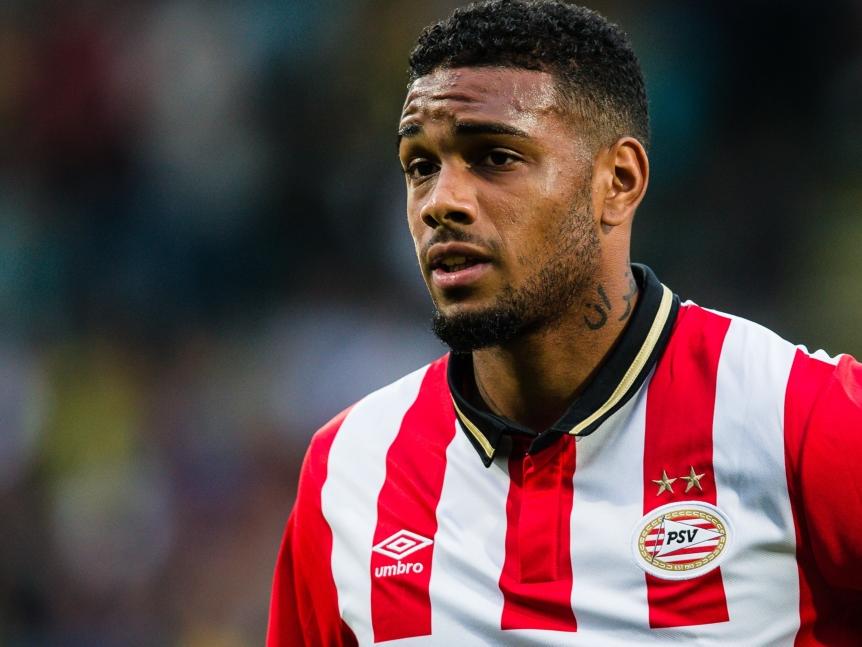 Jürgen Locadia valt in het duel met ADO Den Haag. De aanvaller moet toezien hoe zijn ploeg een voorsprong in de slotminuten weggeeft: 2-2. (11-08-2015) Jürgen Locadia valt in het duel met ADO Den Haag. De aanvaller moet toezien hoe zijn ploeg een voorsprong in de slotminuten weggeeft: 2-2. (11-08-2015)