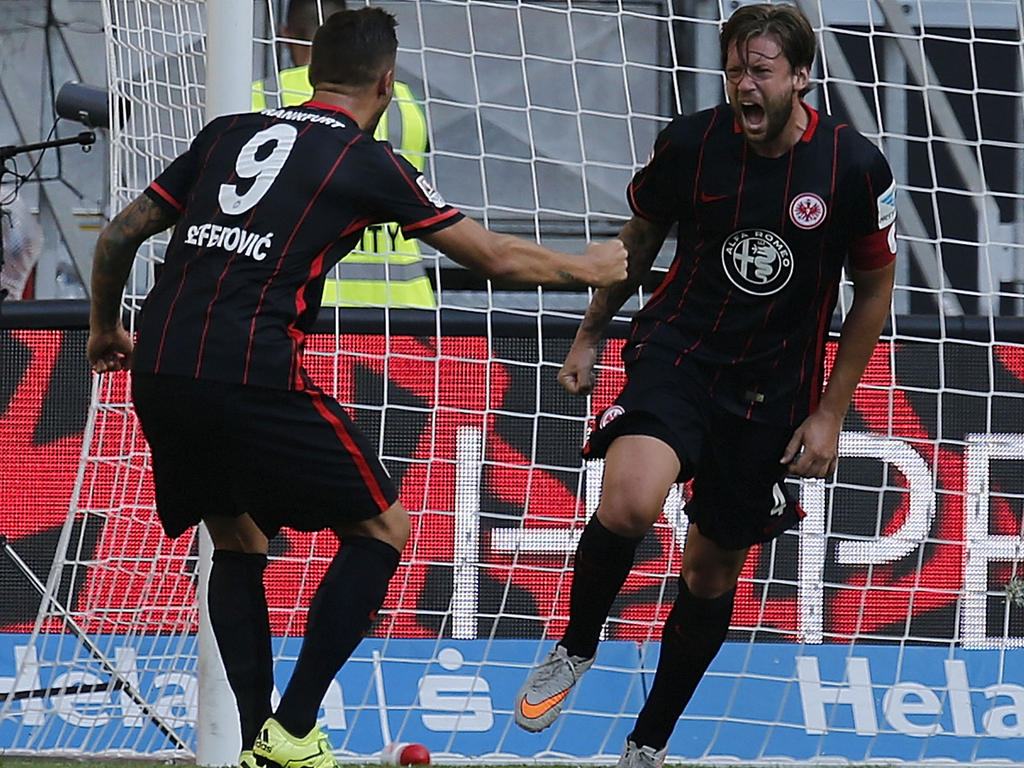 Eintracht Frankfurt muss gegen Hoffenheim wohl auf Marco Russ (r.) verzichten