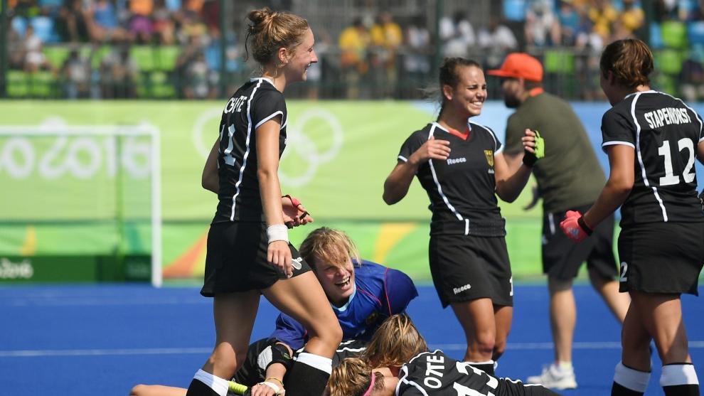 Die deutschen Hockey-Frauen gewannen gegen Südafrika Die deutschen Hockey-Frauen gewannen gegen Südafrika