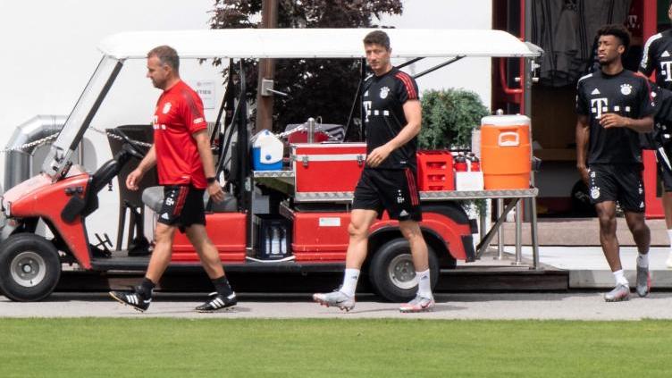 Berlin im Blick: Bayern-Coach Hansi Flick und sein Team Berlin im Blick: Bayern-Coach Hansi Flick und sein Team