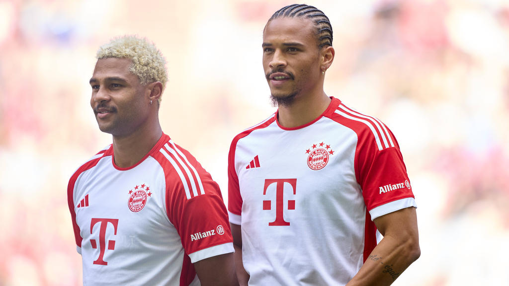 Serge Gnabry (l.) und Leroy Sané haben große Konkurrenz beim FC Bayern