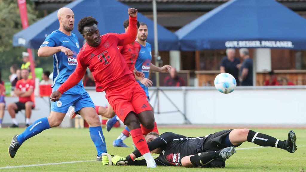 Nestory Irankunda erzielte das einzige Tor des FC Bayern beim 1. FC Düren