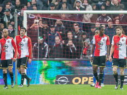 Enkele spelers van Feyenoord lopen teleurgesteld weg na een tegendoelpunt tijdens het competitieduel met ADO Den Haag. (31-01-2016)