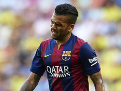 Dani Alves voelt pijn tijdens het competitieduel Villarreal - FC Barcelona (31-08-2014). 