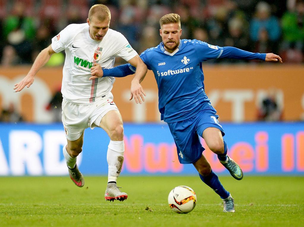 Augsburgs Ragnar Klavan (l.) ist Estlands Fußballer des Jahres