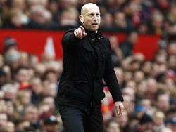 Reading-coach Jaap Stam geeft zijn spelers aanwijzingen in het FA Cup-duel met Manchester United. (07-01-2017)