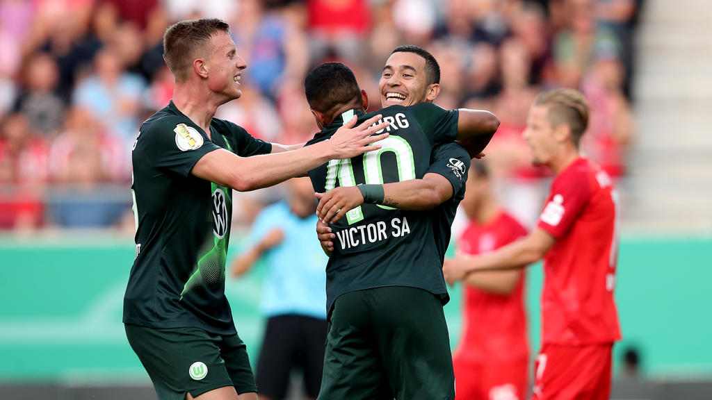 Der VfL Wolfsburg mühte sich zu einem Sieg gegen den Halleschen FC