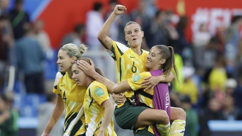 Football News Australia S Women Footballers Get Landmark Equal Pay Deal