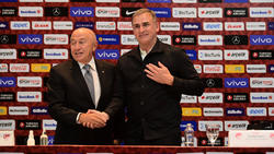 Stefan Kuntz (r.) schürt die Hoffnungen in der Türkei